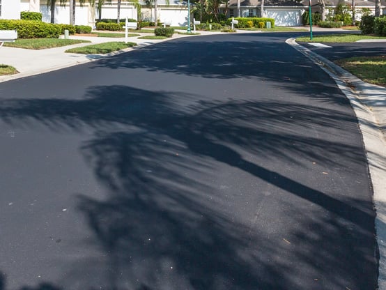 Asphalt paving